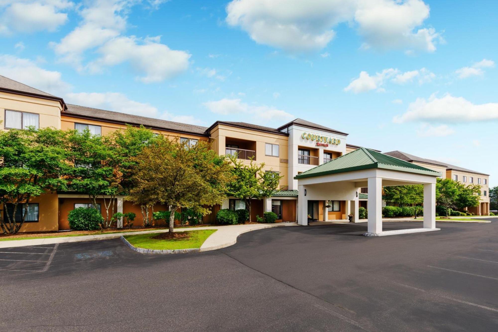 Courtyard Manchester-Boston Regional Airport Bagian luar foto